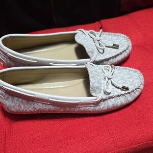 Michael Kors White Patterned Moccasin Loafers with Bow
